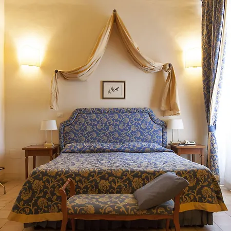 Palazzo Guiderocchi 4* אסקולי פיצ'נו