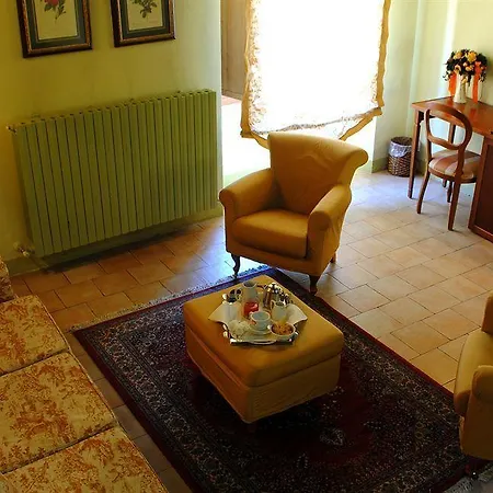 Palazzo Guiderocchi 4* אסקולי פיצ'נו