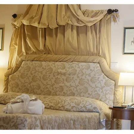 מלון Palazzo Guiderocchi 4*