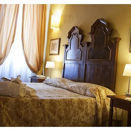 מלון Palazzo Guiderocchi אסקולי פיצ'נו